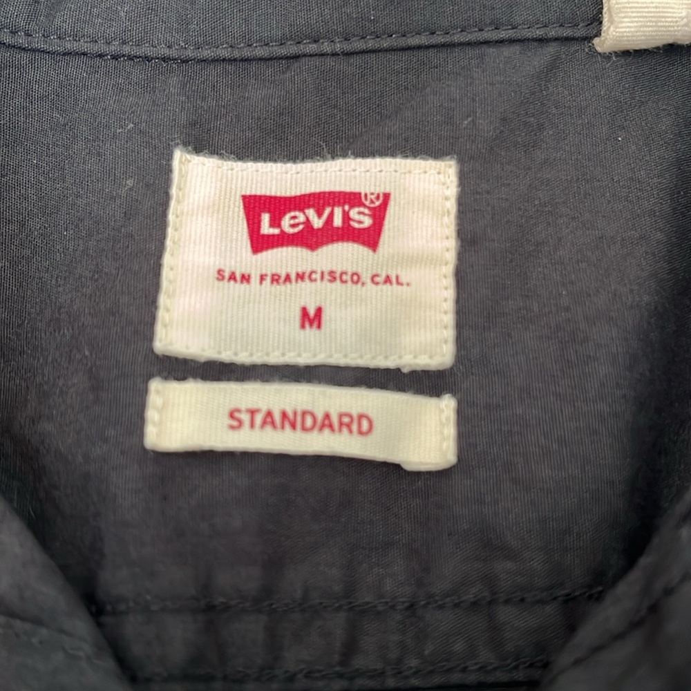 Levi’s button up - Picture 2 of 2